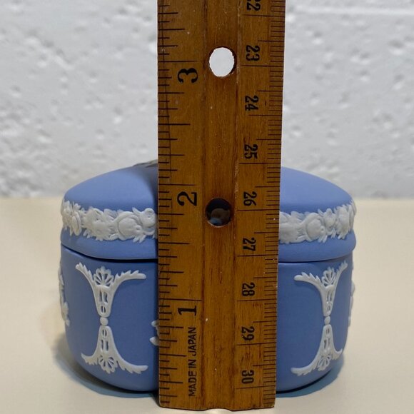 Wedgwood Blue Jasperware Kidney-Shaped Trinket Box with White Motif - Picture 8 of 10